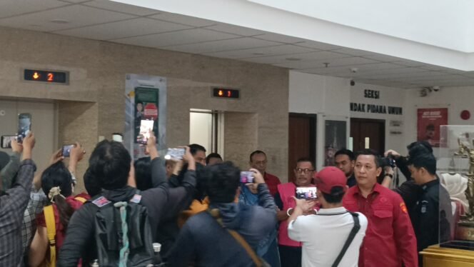 
Photo: Kejaksaan negeri Kota Bekasi tahan Eks kepala bidang pasar inisial JAS(Doc.cam) 