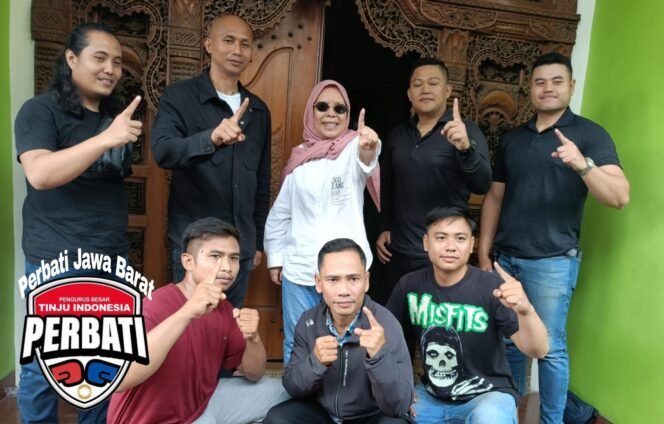 
Photo: pengurus provinsi Jawa barat Perbati saat silaturahmi dengan nyimas Sakuntala Dewi (Doc.cam) 