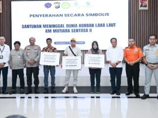Photo: PT Jasa Raharja serahkan santunan kepada seluruh ahli waris korban KM mutiara sentosa II (Doc.Ist) 