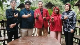 Photo: Ketua Tim PKM Universitas Borobudur Dr. H. Kemas Herman, SH.,MH., M.Si. (Tengah) 