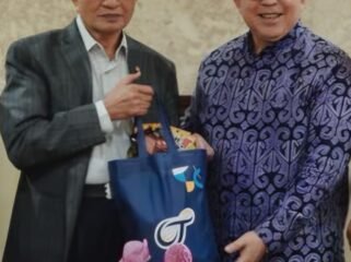 Photo: Menteri Agama RI, Prof. Dr. KH. Nasaruddin Umar (kiri) bersama Direktur OT Group, Dr. Yosua Jap (kanan)