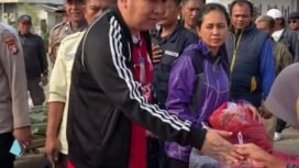 Photo: Direktur utama PT PTMP David Rahardja saat berkunjung ke pasar baru bekasi (Doc.Ist) 