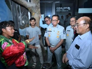 Photo: Direktur utama PT Jasa Raharja Bersama Kementerian Perhubungan saat tinjau lokasi KM Virgo transport 8