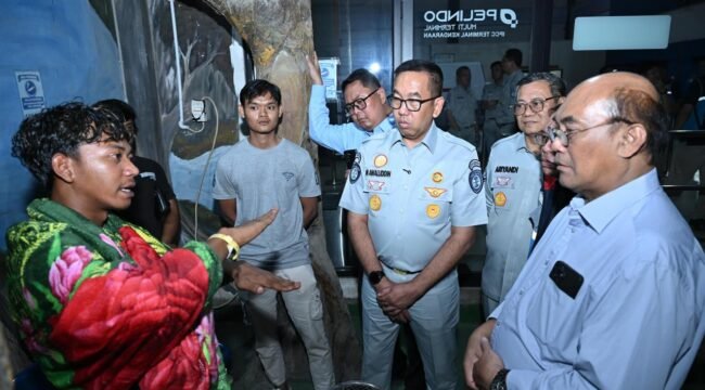 Photo: Direktur utama PT Jasa Raharja Bersama Kementerian Perhubungan saat tinjau lokasi KM Virgo transport 8