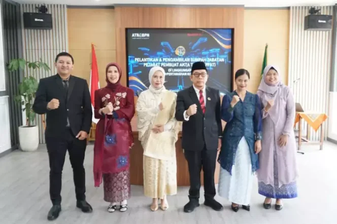 
Pimpin Pelantikan PPAT, Tarbarita Simorangkir: Integritas Itu Identitas, Biaya Harus Jelas
