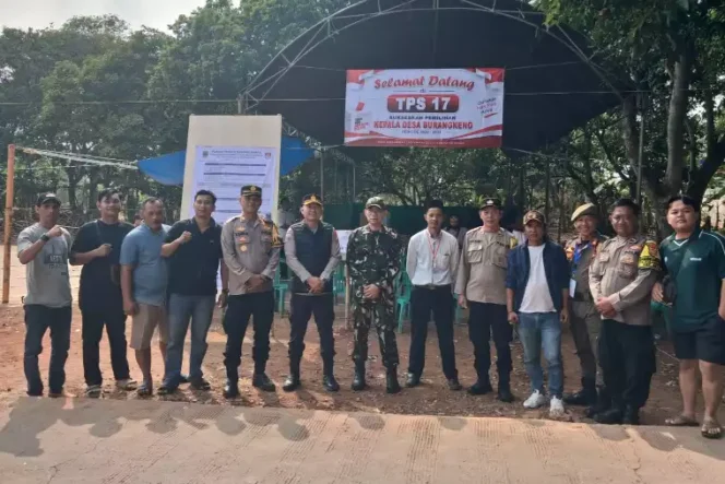 
Pastikan Pilkades Aman, Polsek Setu Dampingi Asistensi PJU Polda Metro Jaya di Burangkeng