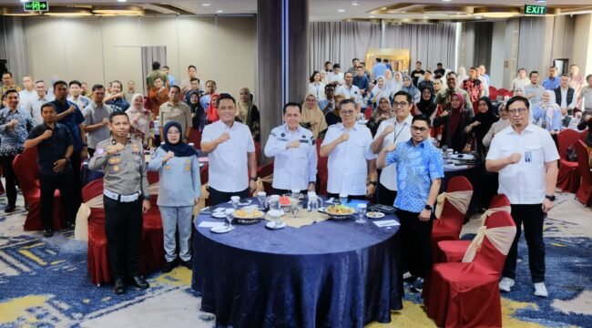 Photo: Rapat  Koordinasi  Monitoring dan  Evaluasi  Pelaksanaan  SAMSAT  dan  Sinergi  Pemungutan  Opsen  Pajak Se-Sulawesi Selatan, yang digelar di Hotel Mercure Makassar. (Doc.Ist) 
