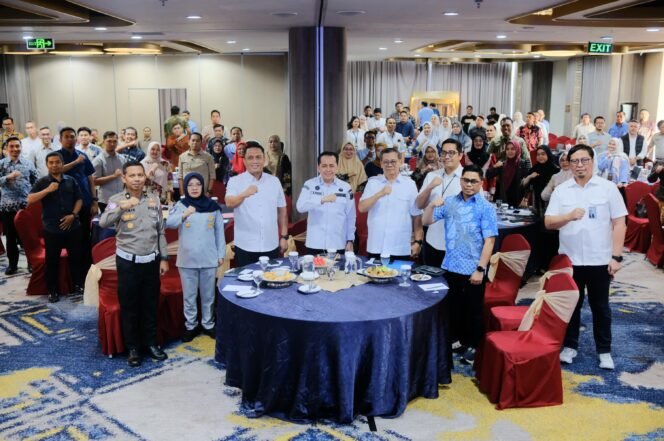 
Photo: Rapat  Koordinasi  Monitoring dan  Evaluasi  Pelaksanaan  SAMSAT  dan  Sinergi  Pemungutan  Opsen  Pajak Se-Sulawesi Selatan, yang digelar di Hotel Mercure Makassar. (Doc.Ist) 