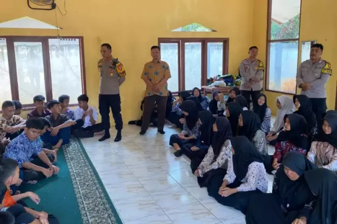 
Polsek Setu Gencarkan Polisi Pendamping Pelajar di Yayasan Mutiara Jaya Cijengkol