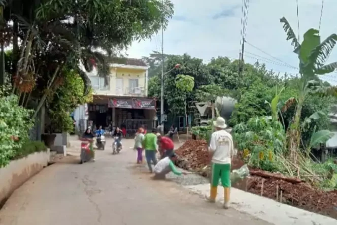 
Jalan Cibungur Tamansari Diperlebar, Akses Warga Makin Nyaman