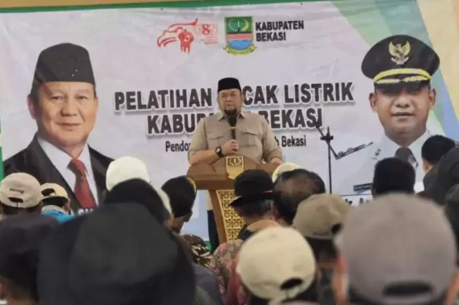 
Ketua Komisi I DPRD Kabupaten Bekasi Apresiasi Bantuan Becak Listrik, Mayoritas Penerima Lansia