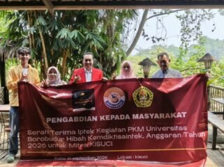 Photo: Tim PKM Universitas Borobudur saat serah terima Ilmu Pengetahuan dan Teknologi (IPTEK) kepada mitra KISUCI di Desa Cipambuan, Kecamatan Babakan Madang, Kabupaten Bogor, (Doc.Ist) 
