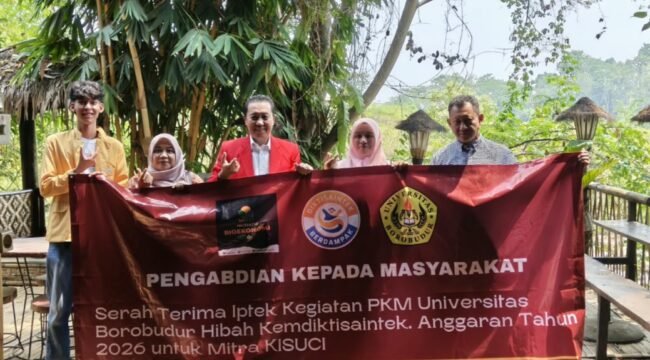 Photo: Tim PKM Universitas Borobudur saat serah terima Ilmu Pengetahuan dan Teknologi (IPTEK) kepada mitra KISUCI di Desa Cipambuan, Kecamatan Babakan Madang, Kabupaten Bogor, (Doc.Ist) 