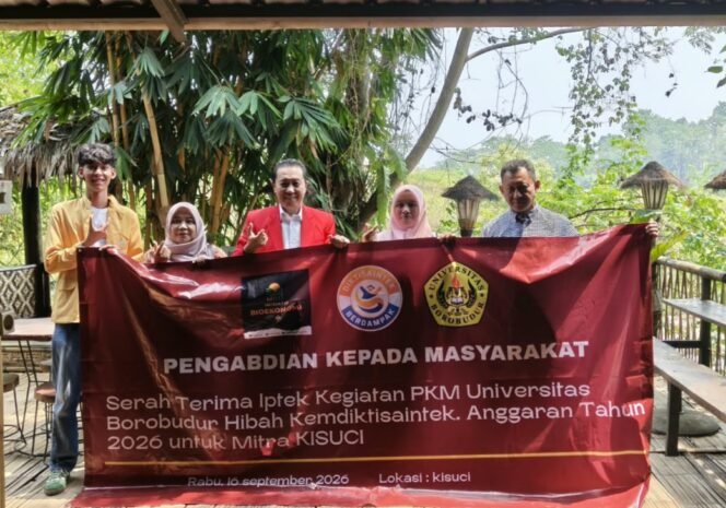 
Photo: Tim PKM Universitas Borobudur saat serah terima Ilmu Pengetahuan dan Teknologi (IPTEK) kepada mitra KISUCI di Desa Cipambuan, Kecamatan Babakan Madang, Kabupaten Bogor, (Doc.Ist) 
