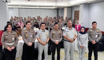 Photo: PT Jasa Raharja (Persero) bersama Korps Lalu Lintas (Korlantas) Polri menyalurkan 50 alat bantu mobilitas bagi penyintas kecelakaan lalu lintas dalam kegiatan Retrospeksi Korban Kecelakaan Lalu Lintas Tahun 2026 (Doc.Ist) 