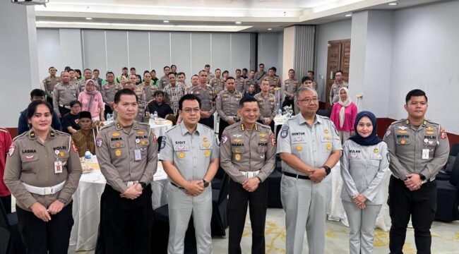 Photo: PT Jasa Raharja (Persero) bersama Korps Lalu Lintas (Korlantas) Polri menyalurkan 50 alat bantu mobilitas bagi penyintas kecelakaan lalu lintas dalam kegiatan Retrospeksi Korban Kecelakaan Lalu Lintas Tahun 2026 (Doc.Ist) 