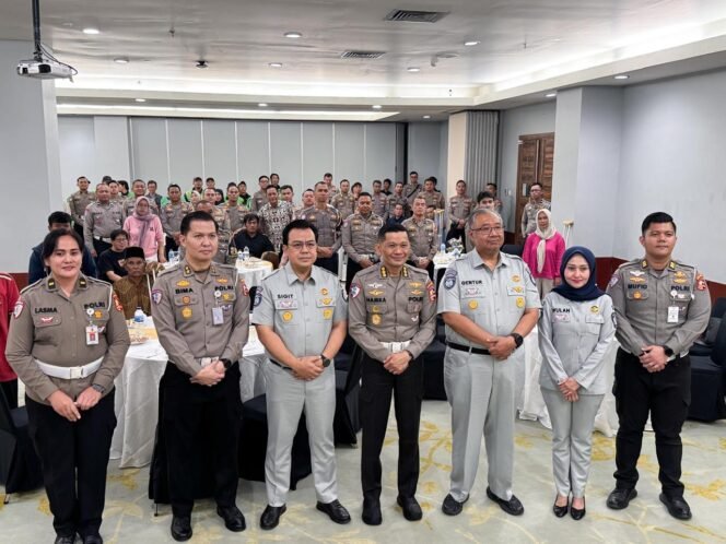 
Photo: PT Jasa Raharja (Persero) bersama Korps Lalu Lintas (Korlantas) Polri menyalurkan 50 alat bantu mobilitas bagi penyintas kecelakaan lalu lintas dalam kegiatan Retrospeksi Korban Kecelakaan Lalu Lintas Tahun 2026 (Doc.Ist) 