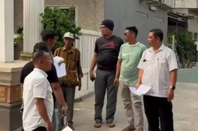 
Disperkimtan Kabupaten Bekasi Pantau Peningkatan Jalan dan Drainase di Perum Bumi Citra Lestari Cikarang