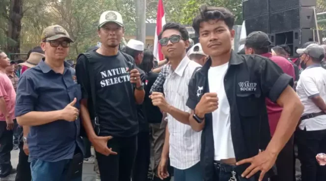 
Pokja Wartawan Setu dan Prabu Peduli Lingkungan Ikuti Aksi Solidaritas Wartawan di Pemkab Bekasi