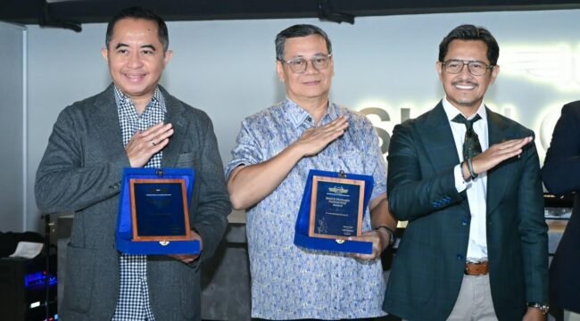 Photo: PT  Jasa  Raharja  (Persero)  menerima  penghargaan INACA Strategic Partnership Award dari Indonesia National Air Carriers Association (INACA) 