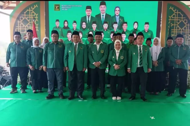 
Resmi Dilantik sebagai Ketua DPC PPP Kabupaten Bekasi, Sarif Marhaendi Targetkan 8 Kursi DPRD