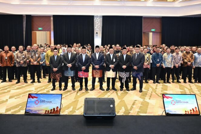 
					Foto: Jajaran direksi PT Jasa Raharja saat melaksanakan upacara hari sumpah pemuda 2026
