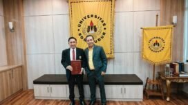 Photo: Dato Dr (c) H. Kemas Ridwan Anthony Taufan, SE.,S.H., M.H., M.Kn., M.Si.(kiri) saat usia mengikuti ujian Program Doktor Ilmu Hukum, Program Pascasarjana Universitas Borobudur, yang menjalani Ujian Seminar Hasil Penelitian (SHP) Disertasi dan Assoc Prof. Dr. H. Kemas Herman, SH., MH., M.Si. selaku penguji sekaligus  Ko -Promotor (Doc.Ist) 